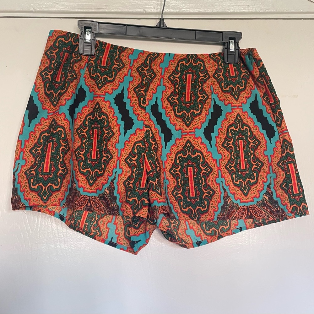 NWOT Colorful Dress shorts with zipper L
